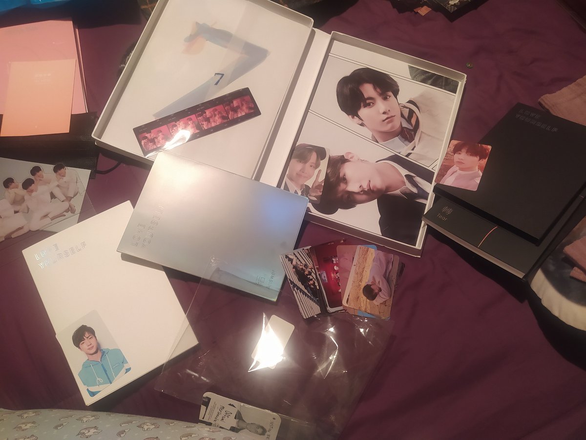 kimdna95's tweet photo. Vendo álbumes de #BTS #JUNGKOOK #JIMIN https://t.co/Lb7f9g9fR0