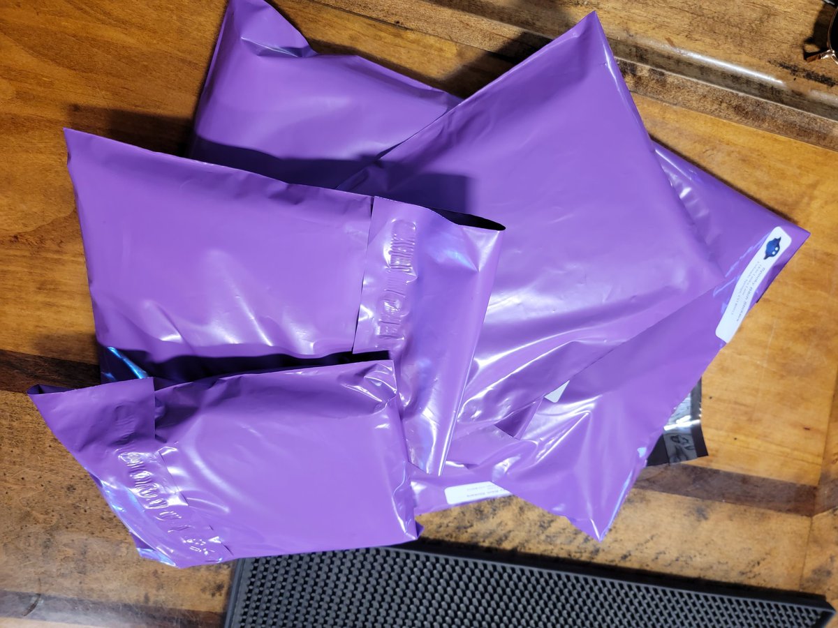 These 6 plus 3 boxes going out tonight!!I still have a few goodie bags left! Today's the last day to claim one if you missed it at #ynotcammunity or just want another!😉