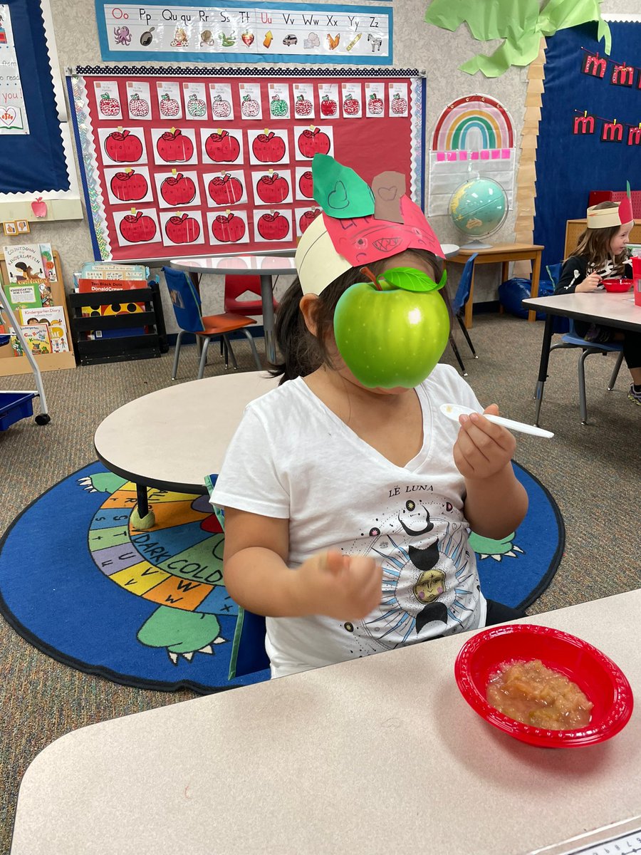BaileywickExplr's tweet photo. So much seasonal fun in Kindergarten! We wrapped up our apple investigation with an apple taste test. Then, we made our own applesauce! We loved working together to follow each step in the directions! https://t.co/Ys4HJudNq3