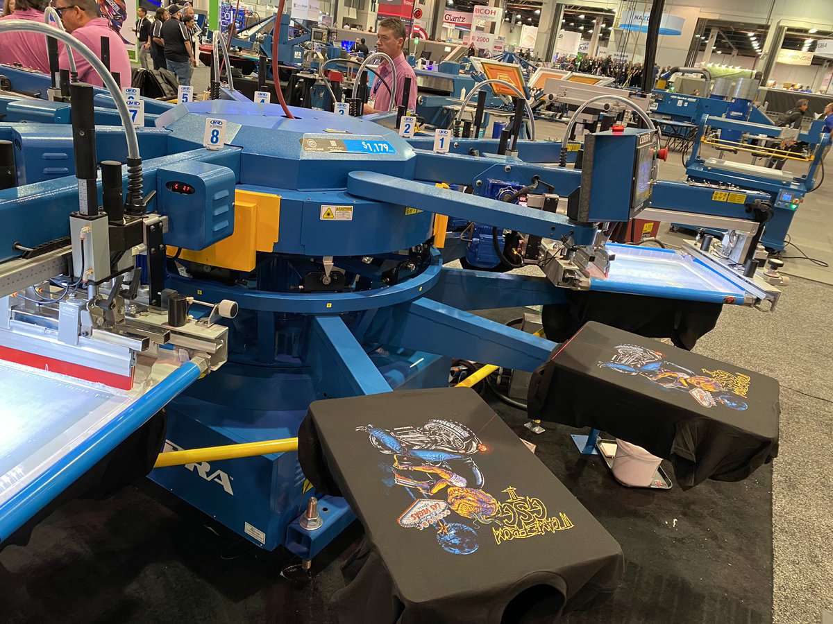 GraphicElephant's tweet photo. Day two at @PRINTINGUnited Las Vegas is bumping๐, Punkin๐Head is a hit, stop by @GoGSG to pick one up for yourself and see a live demo on a @mrcompanies Cobra Automatic! Itโs awesome to see the industry flourishing & alive!
#MRPrint #GSG #Printingunited.#PrintingUnited2022 https://t.co/jSTINGIp3I