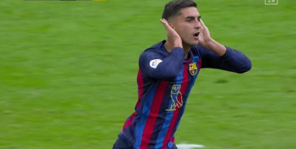 Tahirfaal_'s tweet image. Chavi qui met Pedri - FDJ - Gavi après avoir niqué la saison avec le mort vivant Busquets