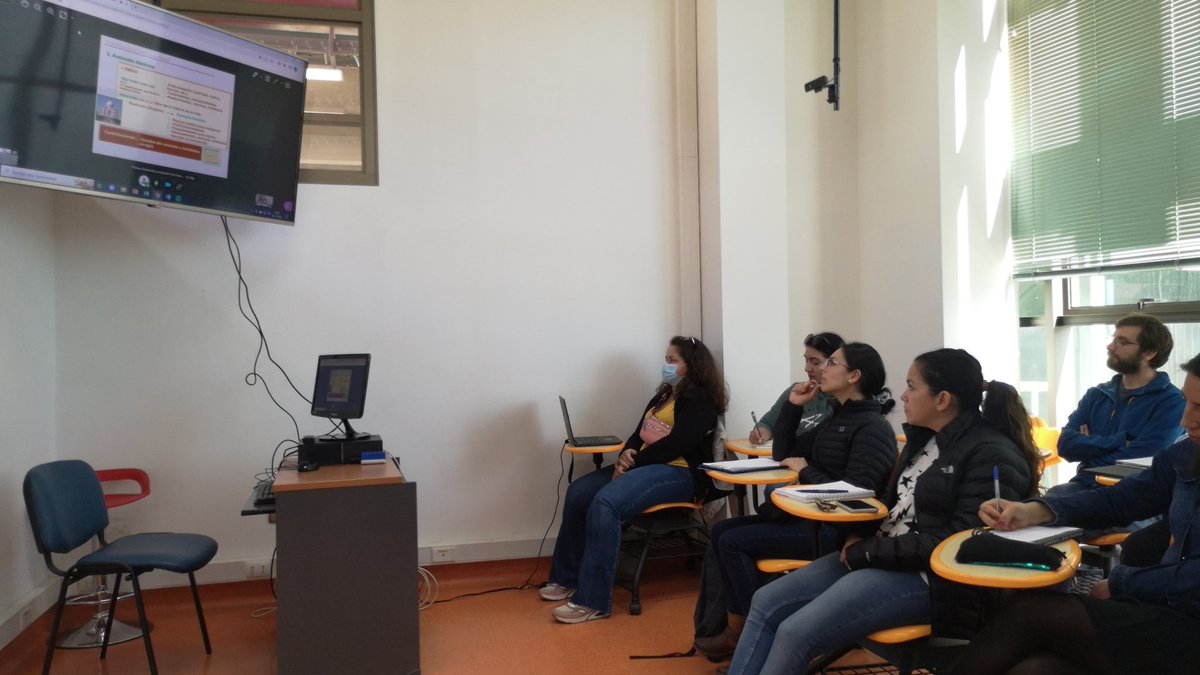 ladetoxuv's tweet photo. Continuamos con las actividades presenciales del #MagTox. Estamos escuchando a la toxicóloga Ana Isabel Prieto de la @unisevilla quien desde España nos cuenta sobre la historia de la #toxicología
@uvalpochile @facultaddefarm1 https://t.co/RUCCzfee0b