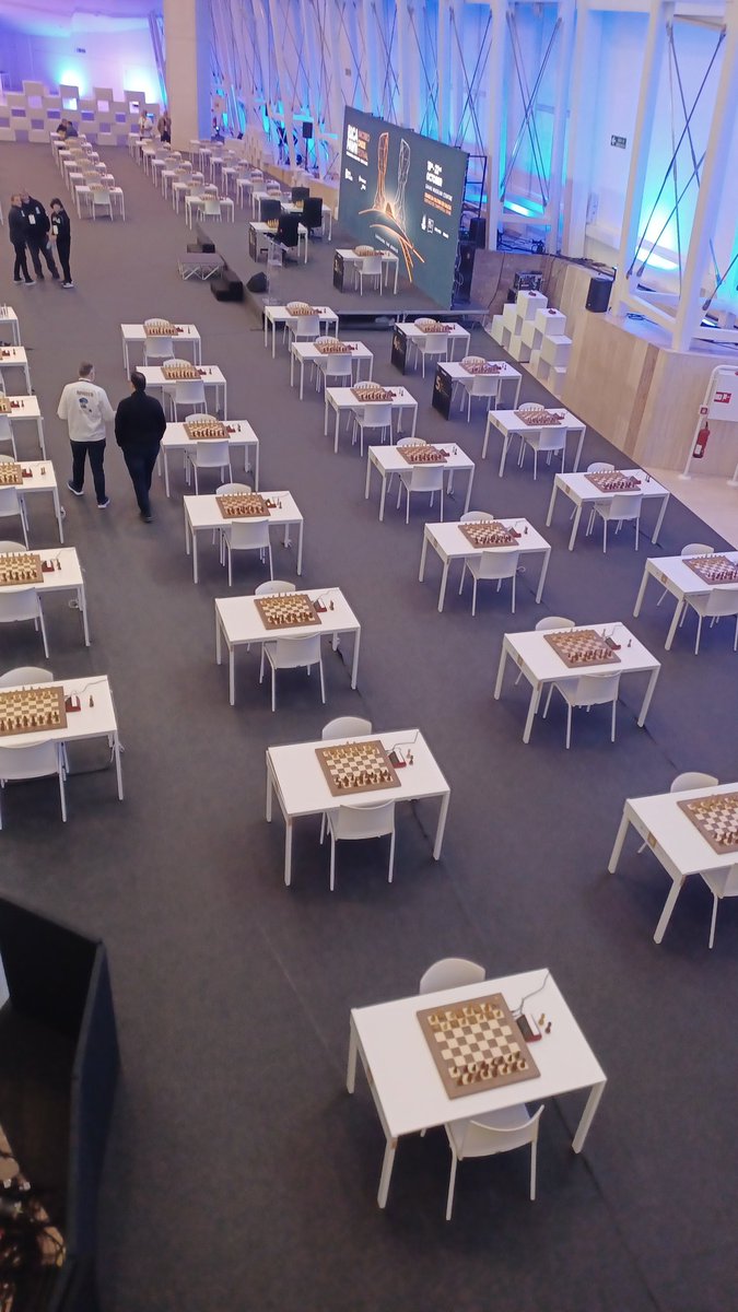 illescasmiguel's tweet photo. ¿Jugar blitz con 56 años? Estoy disfrutando mucho de mi vuelta a los tableros en el festival BICAPAWN, uno de los torneos mejor organizados que recuerdo, y llevo mucho tiempo en esto... BICACHESS tiene grandes proyectos, y espero compartir pronto mi experiencia en #chessfm https://t.co/exHWmEkjjP