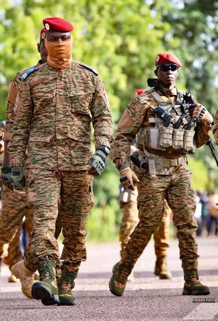 MelEssisKouadio's tweet photo. URGENT BURKINA :

LE REDOUTABLE ET CRUEL CHEF TERRORISTE DE MANGODARA NEUTRALISÉ PAR L'ARMÉE BURKINABÈ.

BRAVO AUX FDS ET JEUNES VOLONTAIRES.
BRAVO CAPITAINE IBRAHIM TRAORÉ.

#CIV225 https://t.co/WQSNK5mDkb