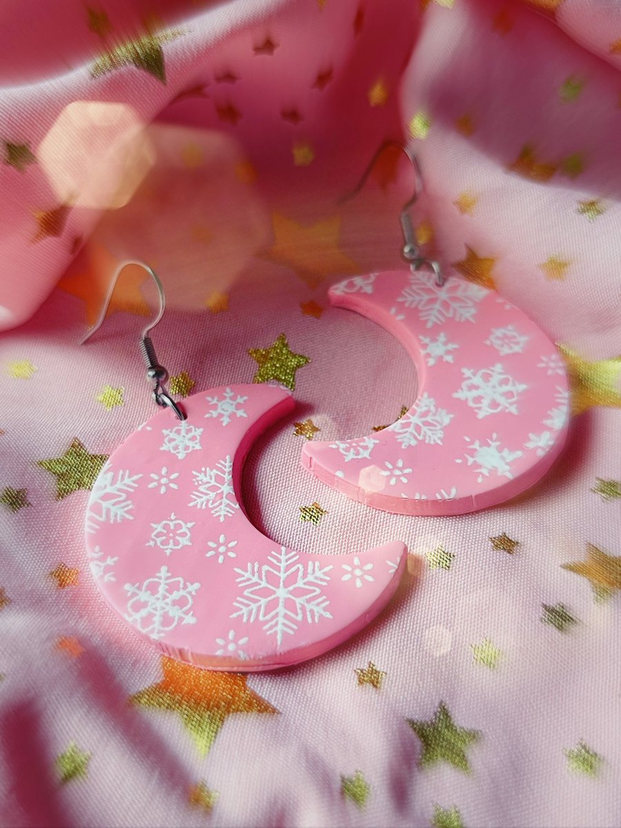 rabbitandrain's tweet photo. Polymer clay ❄️🌙💕 https://t.co/kzWhB3TmKs