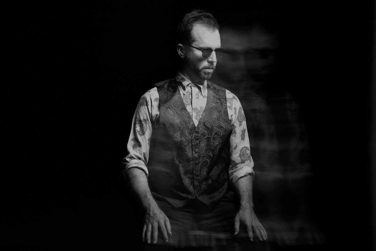 AssortedOrchids's tweet photo. 🐚 Thursday announcement, my second single "High Tide" will be released on all streaming services this Monday, Oct.24 🌊 Album announcement coming soon! Photo by Michael Winters #folkmusic #NewMusic https://t.co/dzcBFkAxda