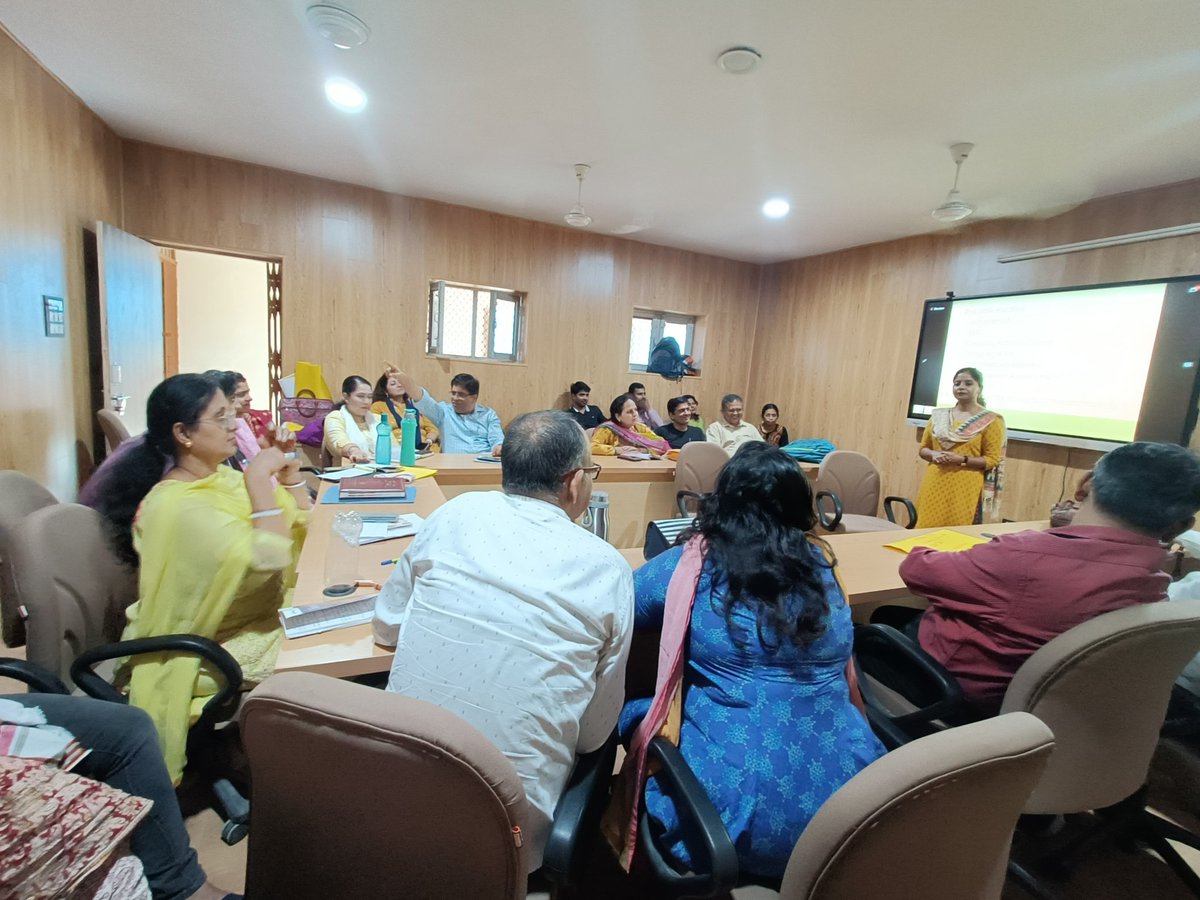 AshaMas14243850's tweet photo. How every word counts...feeling fortunate to become a part of the deep discussion on how to give #specificfeedback at District Progress Check Meeting, DIET Dilshad Garden @Dir_Education @PbpandeyB https://t.co/RKVVtXWT6G