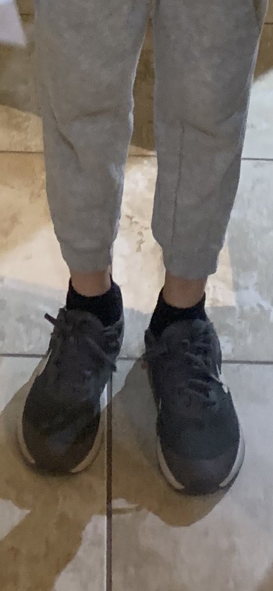 lisapsy1's tweet photo. @jmcin9 My kidβs pants when the temp drops below 50 and I have to dig them out of a drawer. #winterinFL https://t.co/H7q1q3Z6JV