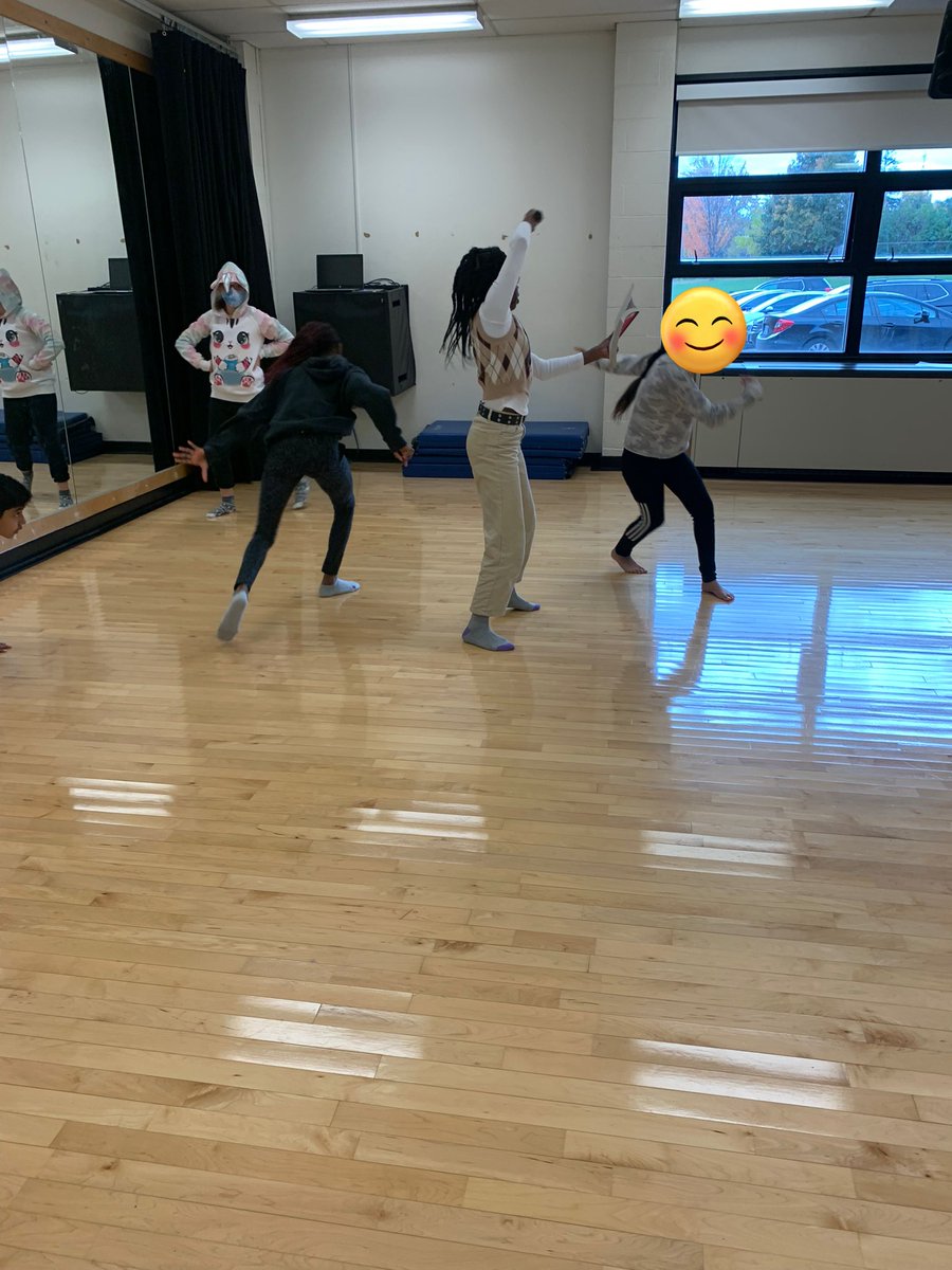 Using energy action words to create choreography based on theme. <a href="/EarnscliffeSPS/">Earnscliffe Eagles</a> <a href="/a_mirasola/">Ms. Mirasola</a> <a href="/kevseb/">Kevin Sebastian</a> @PeelArts1