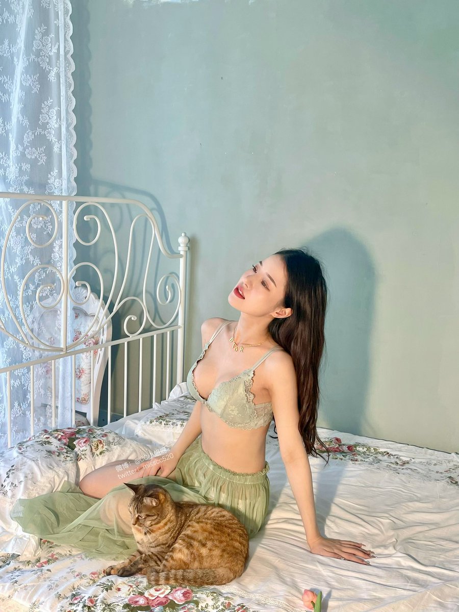 羡慕工作室的小猫吗
天天能和美女帖帖📷 https://t.co/9h8vwl4O2H