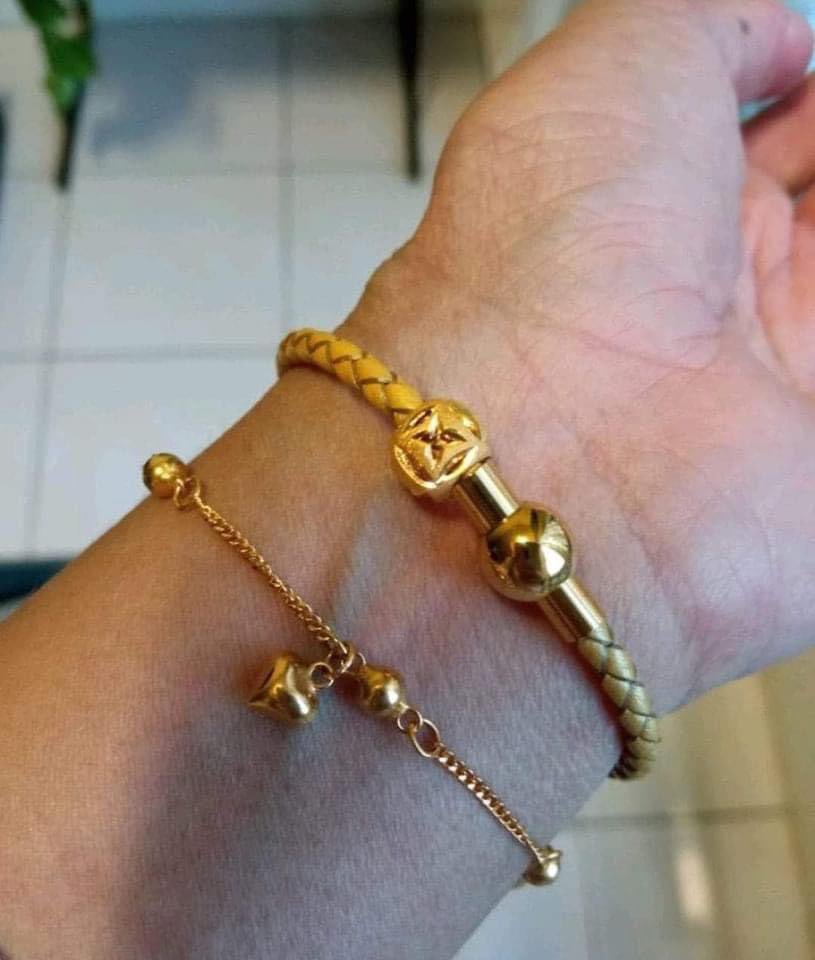 networks_local's tweet photo. Gelang Emas Habib RM135, berbaloi giler! 

Min ingatkan Habib ni mahal, rupanya murah je. Nak buat gift kesayangan pun boleh sangat weh siap boleh beli extra untuk family 😍

Baik beli cepat sebelum sold out : https://t.co/PWVXdKd95g https://t.co/5CgmlHatEw