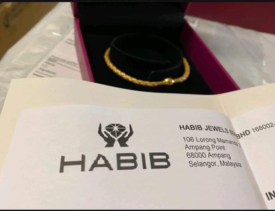 networks_local's tweet photo. Gelang Emas Habib RM135, berbaloi giler! 

Min ingatkan Habib ni mahal, rupanya murah je. Nak buat gift kesayangan pun boleh sangat weh siap boleh beli extra untuk family 😍

Baik beli cepat sebelum sold out : https://t.co/PWVXdKd95g https://t.co/5CgmlHatEw