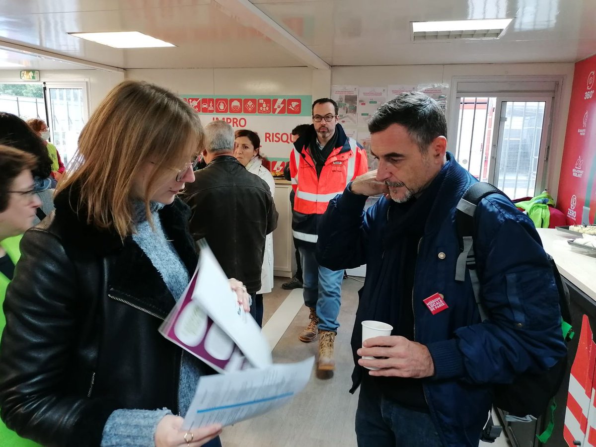 SFECE_FFB's tweet photo. 📣LES COULISSES DU BÂTIMENT] 

L’équipe du #sfece est présente dans le 18ème arrondissement parisien aux côtés des prescripteurs de l’emploi pour leur présenter #letravailenhauteur. 

#echafaudage #coffrage #Etaiement https://t.co/orfiWHq87Y