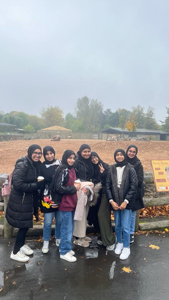 TauheedulGirls's tweet image. Y9 students @Tauheedulgirls having fun observing animal behaviour around Chester Zoo. #Wearestar #conservationworkshop
