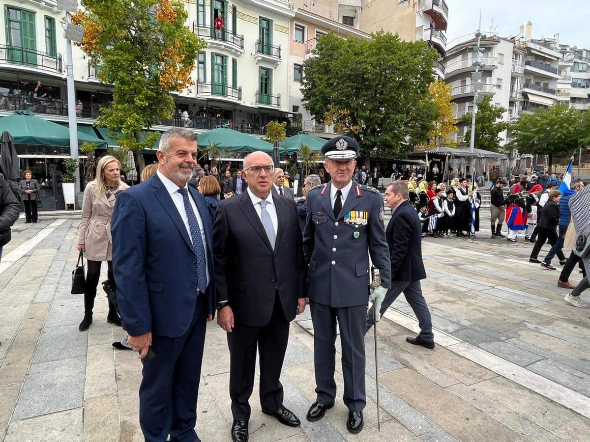mpapad100's tweet photo. Η Ασφαλεια των πολιτών αποτελεί πρώτη προτεραιότητα της Κυβέρνησης όπως τονίζει ο Πρωθυπουργός Κυριάκος Μητσοτάκης. Σήμερα ευχαριστούμε τα στελέχη της ΕΛΑΣ για το έργο τους. Θέλω να τους συγχαρώ για τον επαγγελματισμό &amp; τη συμβολή τους στην ασφάλεια των συμπολιτών μας. https://t.co/yvvWVxp29B
