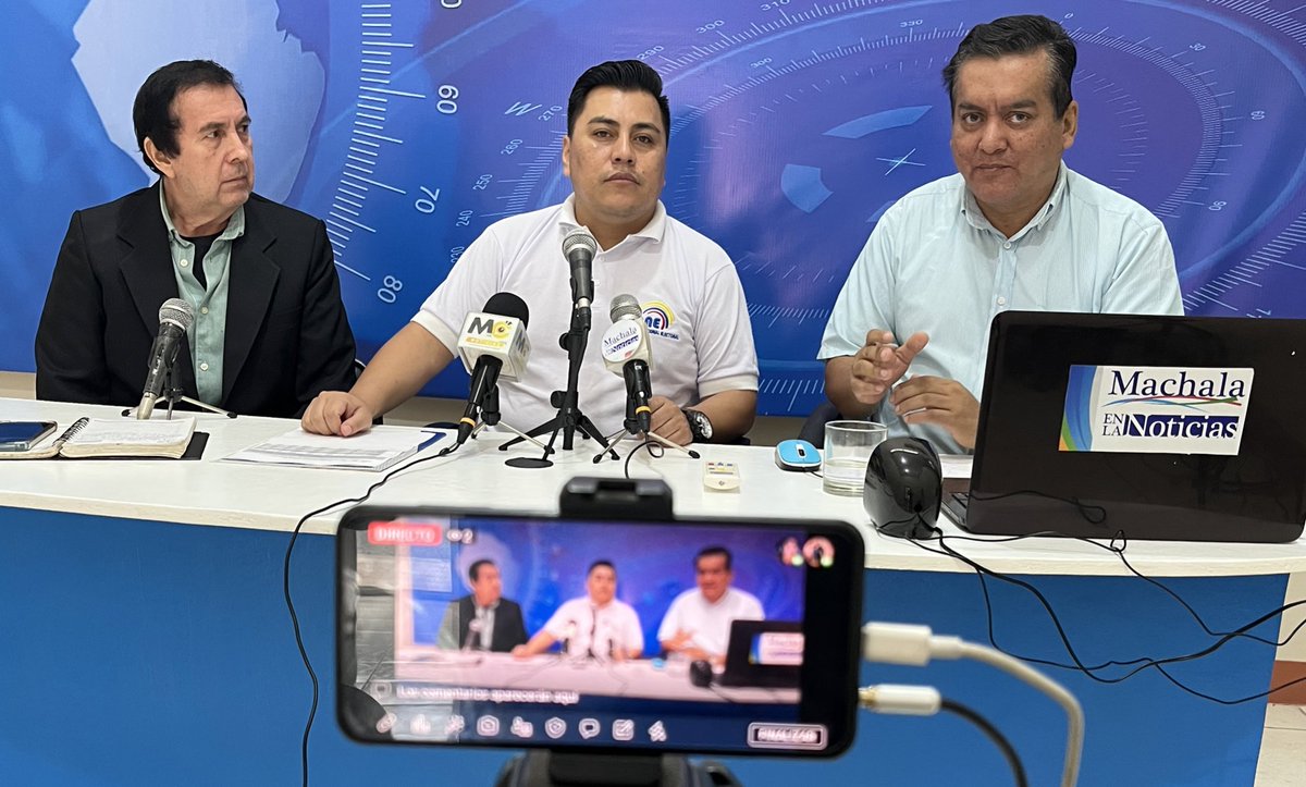 CNE_ElOro's tweet photo. Mario Ruano, director provincial, en entrevista con @MachalaenlasNot, manifiesta sobre el cumplimento de la selección de los Miembros de las Juntas Receptoras del Voto que se desarrolló el miércoles 19 de octubre y participarán en las #Elecciones2023Ec 🗳. https://t.co/vk9pGovQrp