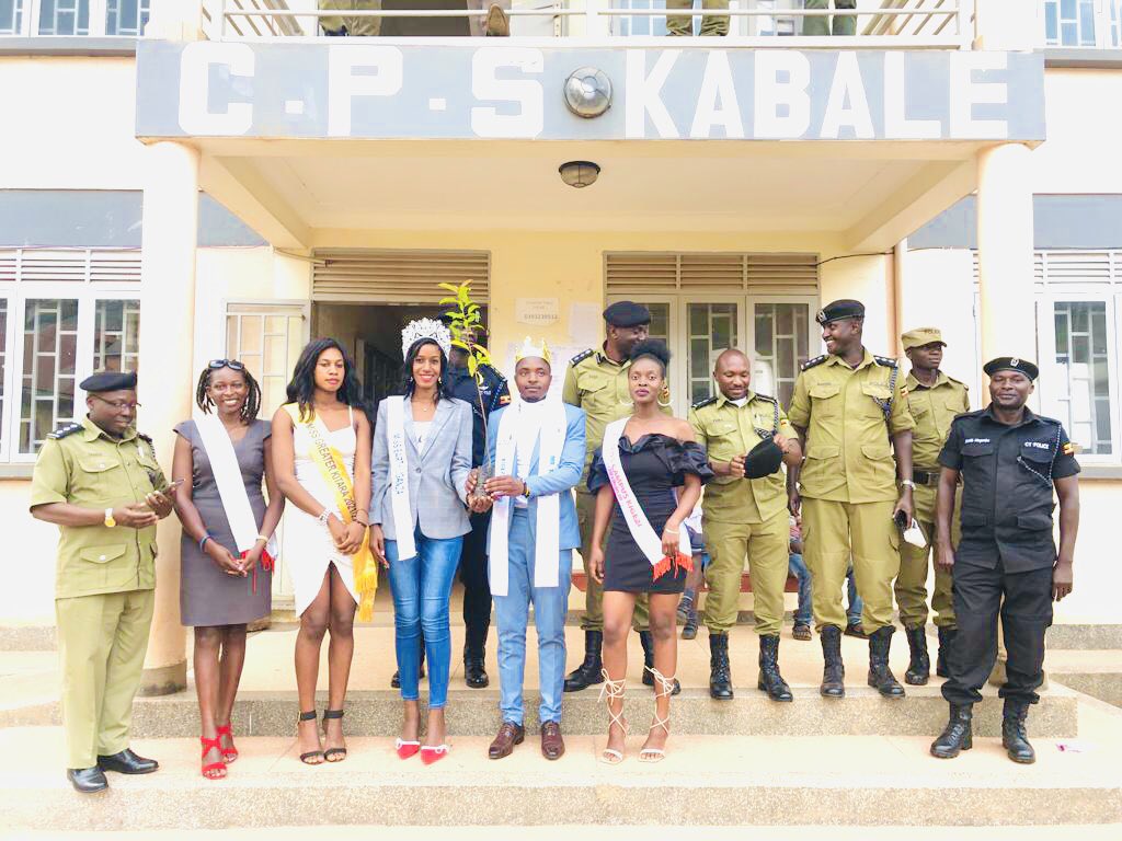 Twindicklee1's tweet photo. And we had to check on The Kabale Tourism Police Headquarters 👮👮👮👮👮of which we left a legacy by planting a tree 🌲 in the Compound @Twindicklee1 @UgandaTourismBoard @LillyAjarova https://t.co/hqFXpYWKS7