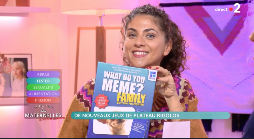 TMA_team's tweet photo. [Client] 📺 @agathelecaron, @YasmineOughlis et toute l'équipe de "La maison des Maternelles" @lmdmF2 de @france2tv ont testé la dernière nouveauté de l'éditeur de jeux 🇫🇷 #MEGABLEU : What Do You Meme – Edition Family ⇢ https://t.co/TFZbVM1nRq

#LMDM #jeudesociete #divertissement https://t.co/FRRM4tnHyl