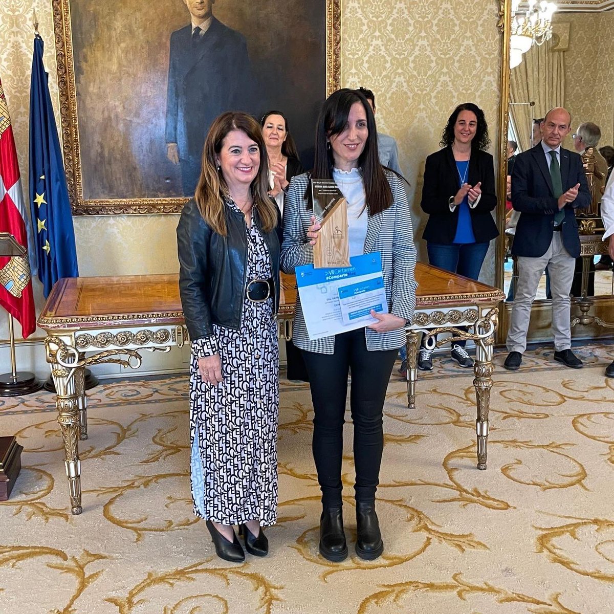 JesuitinaSa's tweet photo. 🏆Nuestra compañera Bárbara Mª Alonso Ruano ha recibido el premio al mejor blog de Educación Secundaria por su blog Ciencia Exacta 3 por parte del @aytoSalamanca en la VIII edición de los premios ‘#CompartoBlog’ ¡Enhorabuena Bárbara! 👏🏻👏🏻 @CExacta #ADarloTodoJesuitinas https://t.co/XcbVTVjnyi