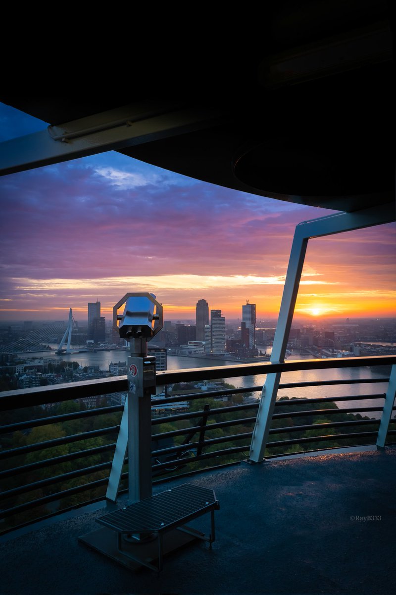 RayB333's tweet image. Early bird🐦 photoshoot @Euromast010 Afgelopen maandagochtend, met een geweldige zonsopkomst 😎. Special thanks to @Ariscaa en @Euromast010 voor mogelijkheid en gastvrijheid. Het blijft mooi vanaf deze Rotterdamse icoon 💥👊🏻 #rotterdam #sunrise #photography #cityscape #skyline