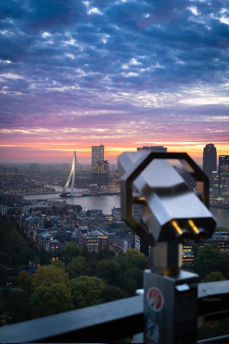 RayB333's tweet image. Early bird🐦 photoshoot @Euromast010 Afgelopen maandagochtend, met een geweldige zonsopkomst 😎. Special thanks to @Ariscaa en @Euromast010 voor mogelijkheid en gastvrijheid. Het blijft mooi vanaf deze Rotterdamse icoon 💥👊🏻 #rotterdam #sunrise #photography #cityscape #skyline