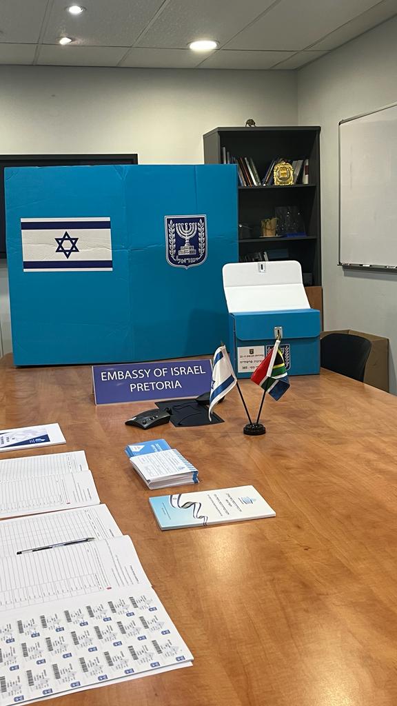 AmbassadorEli's tweet photo. Today I joined other Israeli diplomats and officials around the world in casting my vote in early elections. Now we wait for official election day in Israel taking place in 11 days 🇮🇱 #israelElection2022
#EmbassyVotesIL https://t.co/rjWRBy1dsd