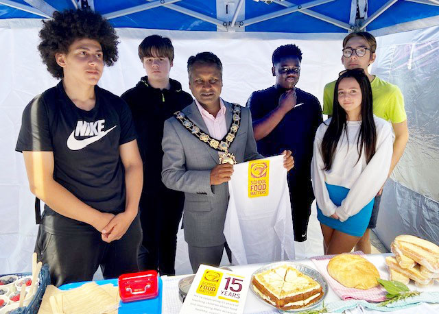 #ThrowbackThursday - last year our students took part in the 'Know your onions' project. They sold their products at the Inverness Street Market showing maturity as well as fantastic business & customer service skills & received a surprise visit from the Camden mayor. @sfmtweet