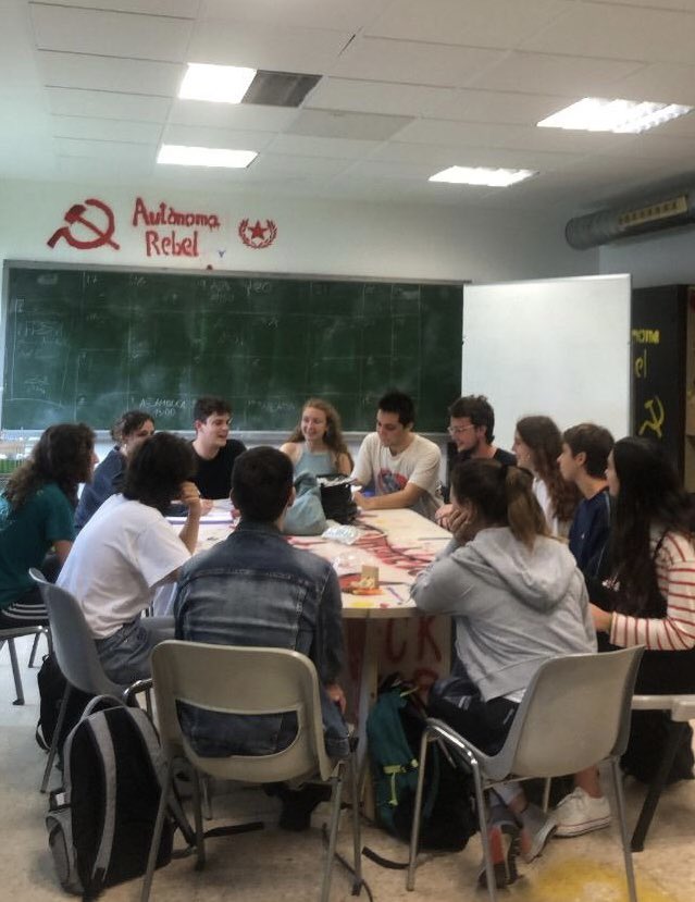 Primera assemblea!
Ens posam en marxa! A partir de novembre començam a fer activitats. Estau atents! #FlicatUab #CulturaCatalana #AssembleaFilcat