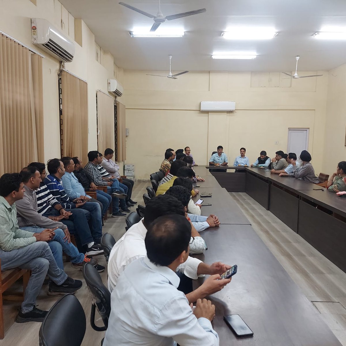 tickoosachin's tweet photo. A Full house Guidance Council meeting of JKEEGA underway to chalk out strategy against the deliberate move of highest seat of Govt. to put the promotions and regularisation on back burner on one pretext or other.The decision of house shall be communicated soon.@pddjkofficial https://t.co/ReUJSEkcST