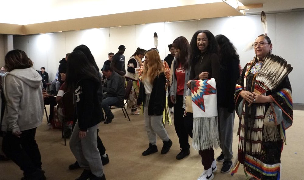 WikyTour's tweet photo. We started with a special #SharingCircle with Elder Edna Manitowabi. Students engaged with her journey of healing, empowerment &amp; resilience.

Students learned various dance styles at the pow-wow and tried them out on the dance floor themselves! https://t.co/jqkWA79518