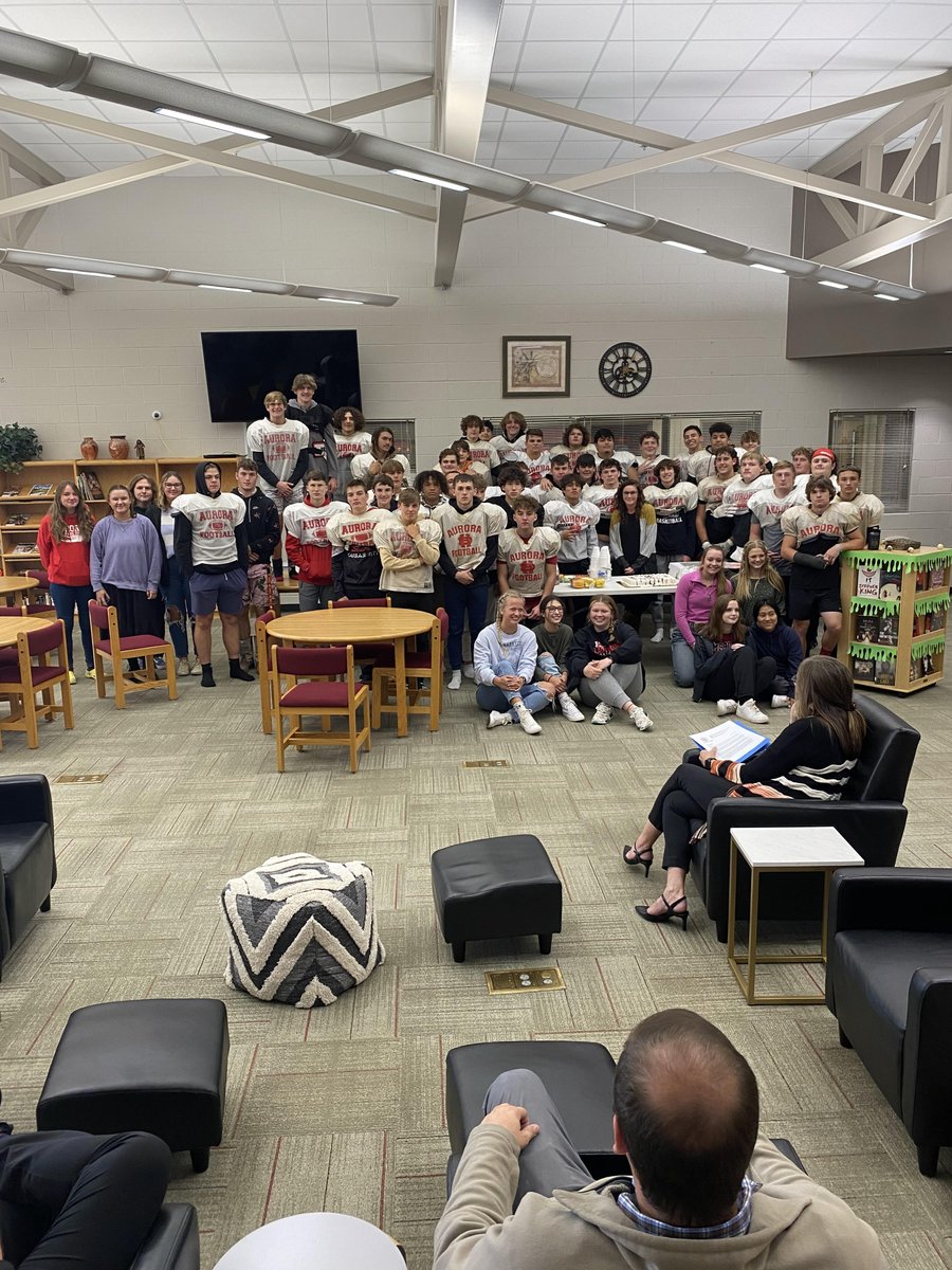 myMSCA's tweet photo. Congrats to our MO School Counselor of the Year- Melissa Millington! The news was made official earlier this week at her school- Aurora HS.  We look forward to celebrating Melissa, &amp; all of our honorees during the Professional Recognition event at the MO State Capitol on Dec 3. https://t.co/piKCQAZ4GJ