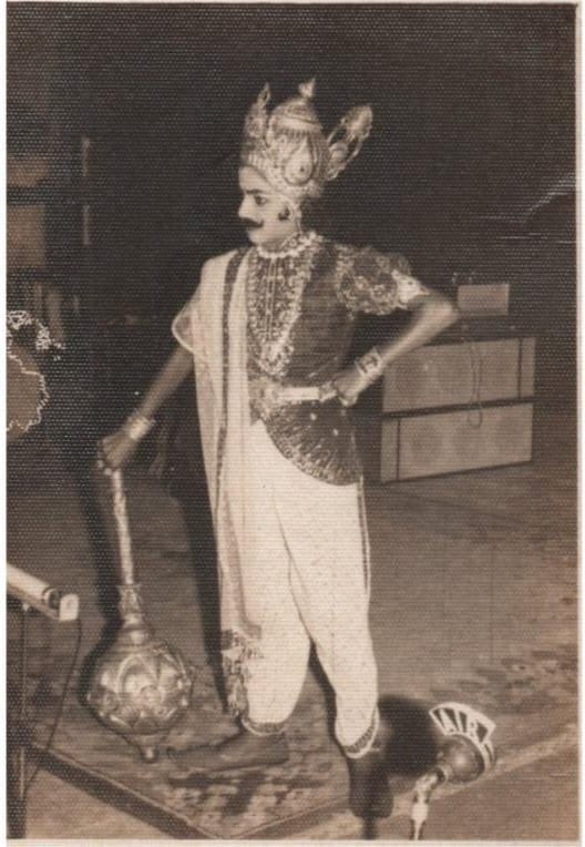 satyakumar_y's tweet image. ఆయన రూపం గంభీరం..
ఆయన నటన అద్వితీయం..
ఆయన స్వరం రగిలించే భాస్వరం..
తెరపై ఆయన ఆవేశం అద్భుతం..
ఎలాంటి పాత్రకైనా ప్రాణం పోసే అభినయం..
ఏ పాత్రకైనా తన స్వరంతో ప్రాణ ప్రతిష్ట చేయడం దేవుడు ఆయనకు ఇచ్చిన వరం..

నటుడిగా 50 సం.లు పూర్తీ చేసుకున్న  మిత్రులు ‘సాయికుమార్’ గారికి శుభాకాంక్షలు