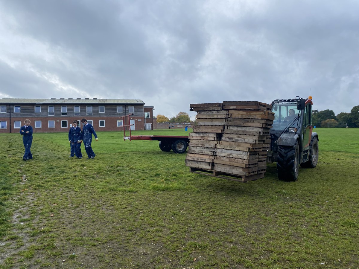 AHSConstructio1's tweet photo. Now receiving a delivery from Marsham Potato farm, ready for our Christmas tree pallet projects. Thank you very much! Christmas shopping list will appear on here soon! @AHSConstructio1 @AHS_Nurture @aylshamhigh 

https://t.co/57JplyVb5J https://t.co/svSpU0y7Gm