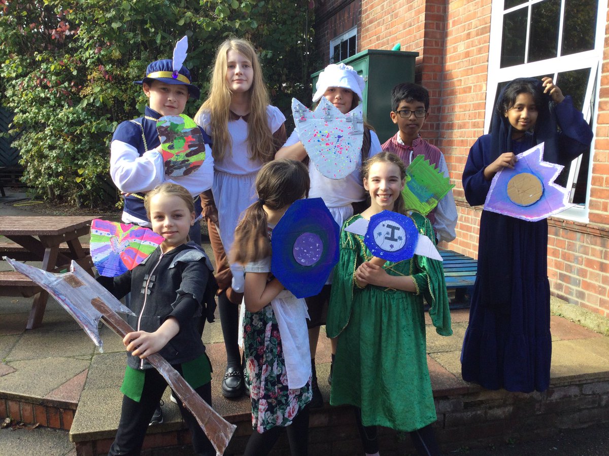 ThamesideSch's tweet photo. Tudor Day action with a traditional be heading in true Henry VIII style #BMK #Historycomingtolife #nolimits https://t.co/b3du8Isz6A