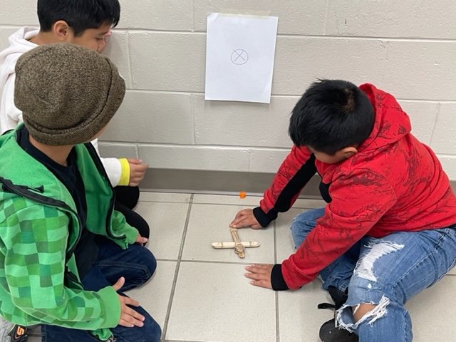 FairStreetSTEM's tweet photo. Second Grade is exploring simple machines today engineering pumpkin catapults! #HalloweenSTEM @FSIAPrincipal @GCSS_FS @tech_gcssk12 @GCSSK12 https://t.co/0jx6zilAel