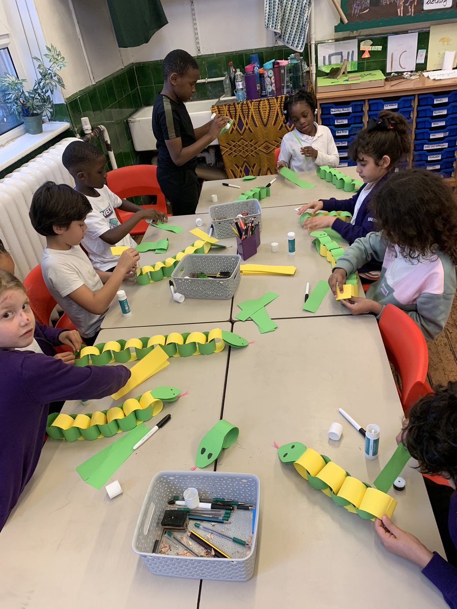 Year3BPPS's tweet photo. We made number snakes, times table flowers and painted our hands to help us count up in our 5 times tables! #practicalsolutions #makingmathspractical https://t.co/p88T5xjYq8