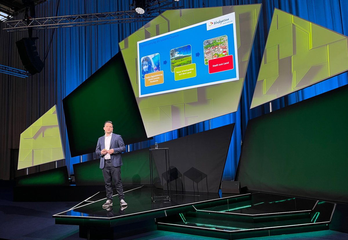 "New Work braucht #SmartCity, #SmartRegion und #SmartCountry", äußert sich <a href="/Greiber/">Sebastian Greiber</a>, Bürgermeister von <a href="/Wadgassen/">Wadgassen</a>, zur Verwaltung der Zukunft. #SCCON22