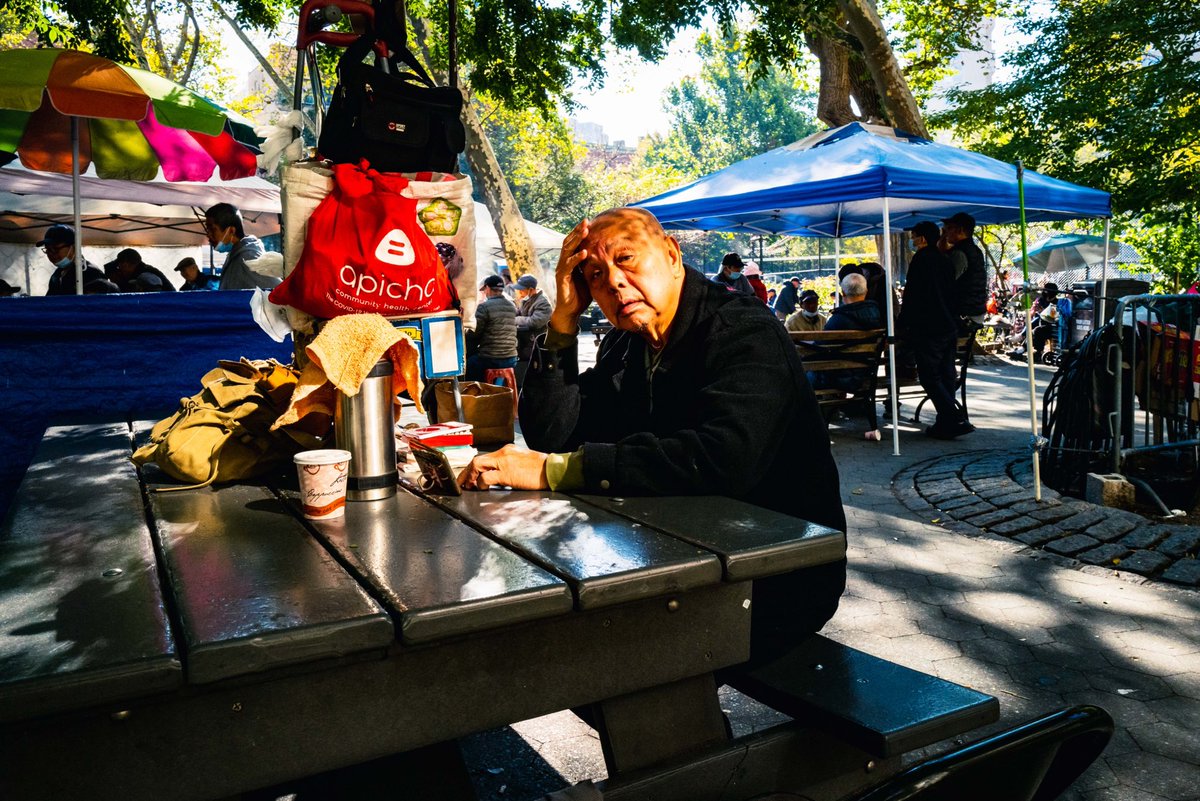 manolobrown's tweet photo. Chinatown NYC #streetphotography #newyorkcity https://t.co/i0Xumt28l1