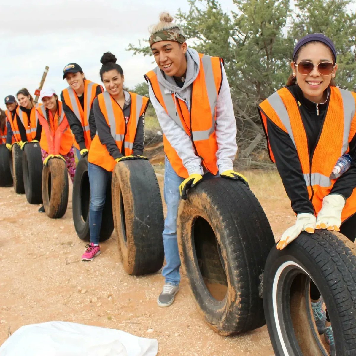 ItsyourworldEDH's tweet photo. EL PASO GIVING DAY IS BACK!

Green Hope Project is reaching out to the community to ask for help to continue with all of the art, education &amp; environmental initiatives!

Make a donation to help us during El Paso Giving day TODAY, Thursday, October 20th!

https://t.co/HJrvfU7uLn https://t.co/wdlcegxxLW
