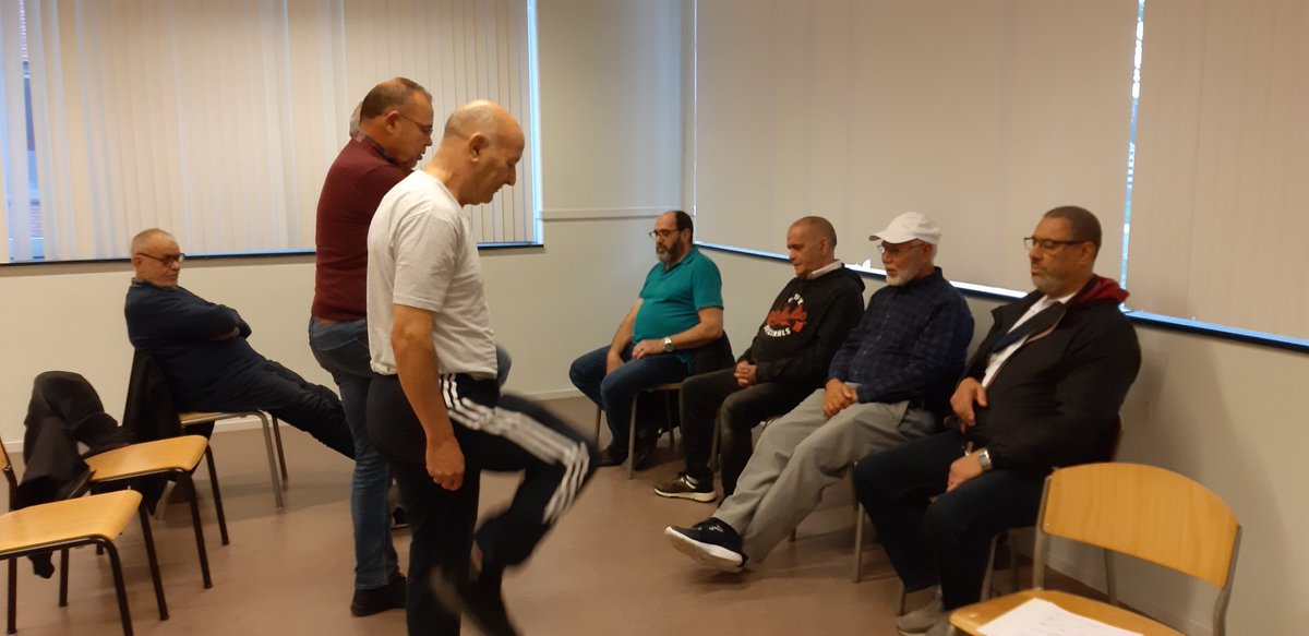 Hasankaplan093's tweet photo. Vanmiddag in Hoograven Svik beweeg programma voor de Marokkaanse ouderen, o.a. beenkracht, knijpkracht en steptest, zelfs 98 jarige man heeft meegedaan. https://t.co/SNPKJXlggZ