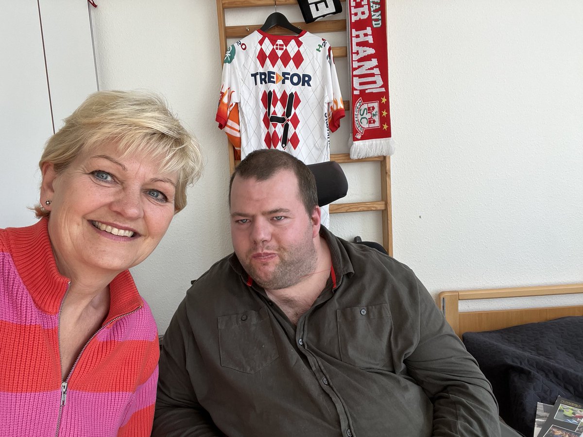 Endnu en folketingskandidat var forbi til en snak om velfærden i Danmark og huskede hende på at huske mennesker med handicap/handicappolitik 

Eva fra <a href="/venstredk/">Venstre</a> var minister fra 2004-2007 

Tak for besøget og snakken ❌