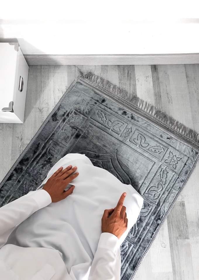 أنت تعلم يا ربنا كما تؤذينا الحياة.. ولكن جبرك يكفينا وتدبيرك يغنينا.. فكن لنا إذا ضاقت علينا الدنيا..