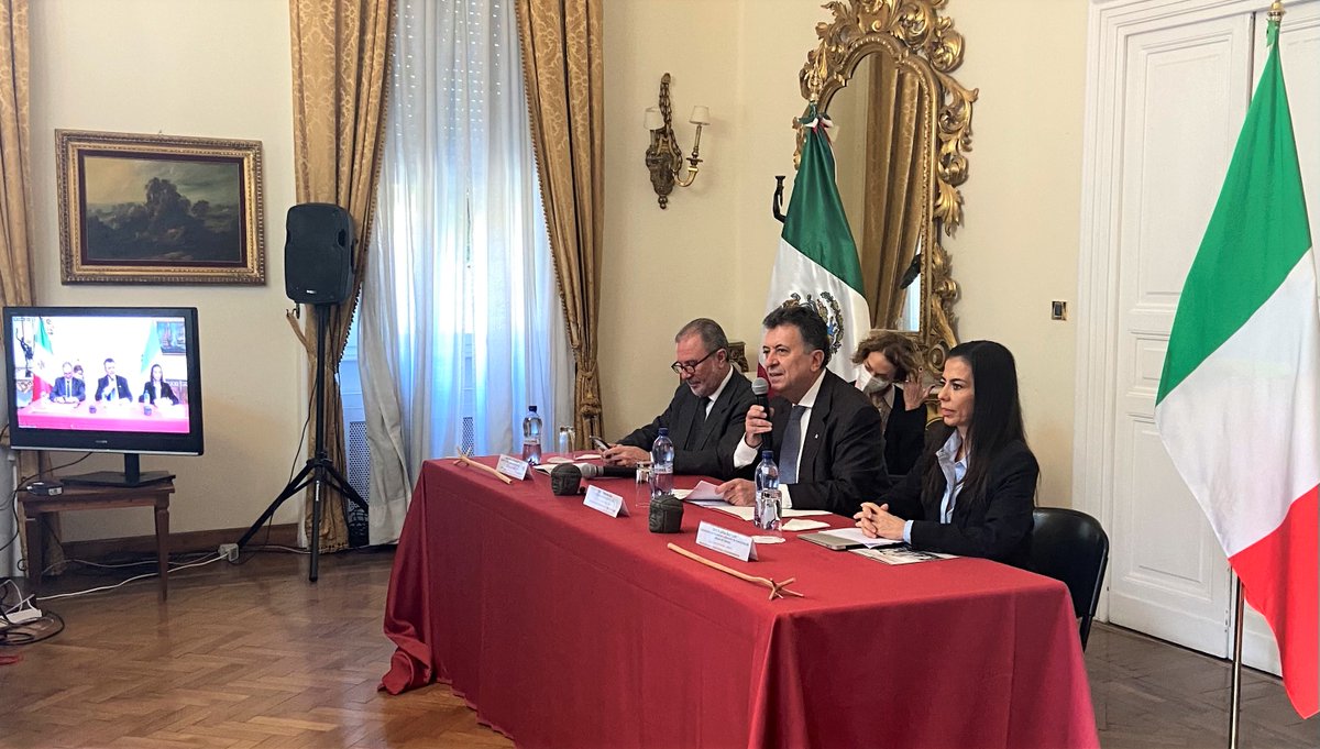 EmbaMexIta's tweet photo. Acompañados del Emb. @cgarciadealba, el Secretario de @Turismo_Tabasco, @ppnieves y la Subsecretaria de @SEDEC_Tab, @bustilloscarla, ofrecieron una conferencia de prensa y se reunieron con empresarios en @EmbaMexIta. 
Tabasco es el invitado de honor en la Feria Eurochocolate. https://t.co/kRh5167Rzf
