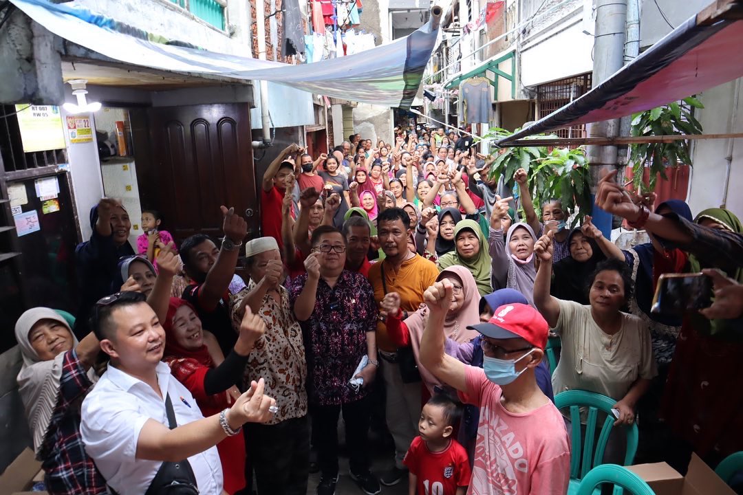 DarmadiOfficial's tweet photo. Tak Pernah Lelah Untuk Rakyat. Setelah dari Sunter Jaya saya langsung meluncur ke Persima, Kalianyar untuk mengadakan Serap Aspirasi Masyarakat.

@DPR_RI 
@PDI_Perjuangan 
#DarmadiDurianto 
#SahabatRakyat https://t.co/28hhf4Vvnc