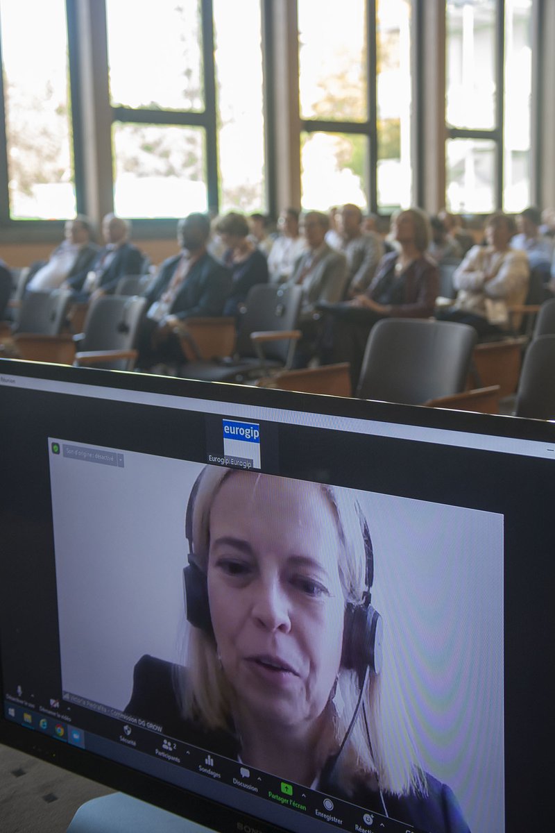 EUROSHNET's tweet photo. A round of questions to the speakers of session 3 “Possible impacts of AI on humans at work” of the 7th @EUROSHNET conference #ESN2022 #ESN22 https://t.co/OU3VkSGGSi