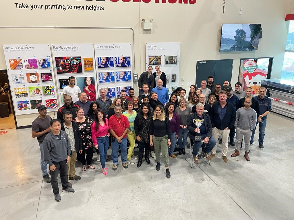 And the annual Branch of the Year award goes to (drum roll)... ND Toronto! Congratulations to the Toronto team on their achievement. 
#team #teamwork #employeeappreciation #award #Congratulations #ndgraphics