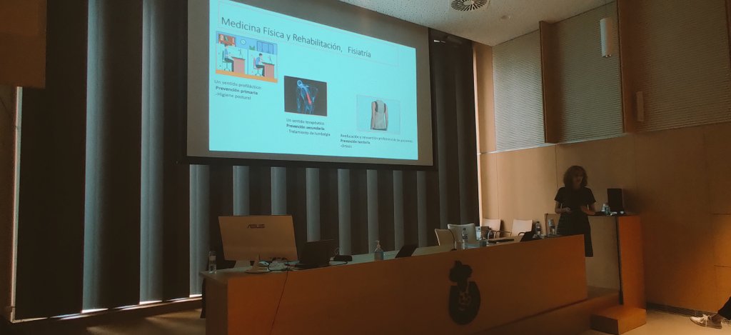 pediatresdp's tweet photo. Escoltem la Dra. Vigo de @SJDbarcelona_ca #pediatriadpCOMLL2022 parlant de #rehabilitacio a l'edat #pediatrica Sí, els i les pacients pediàtrics també en necessiten. No són adults petits...🤦🏼👨🏻‍⚕️👩🏼‍⚕️ https://t.co/ohxb9t26Bp