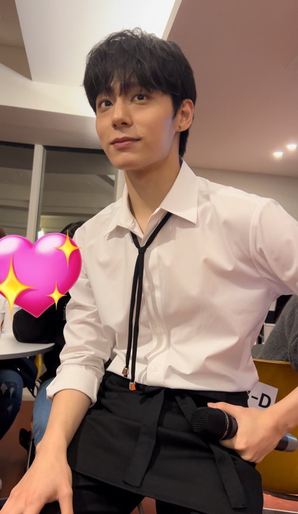 알바생이 너무 잘생겨서 이 카페 평생단골 다짐함...🥺👍🏻 #환웅