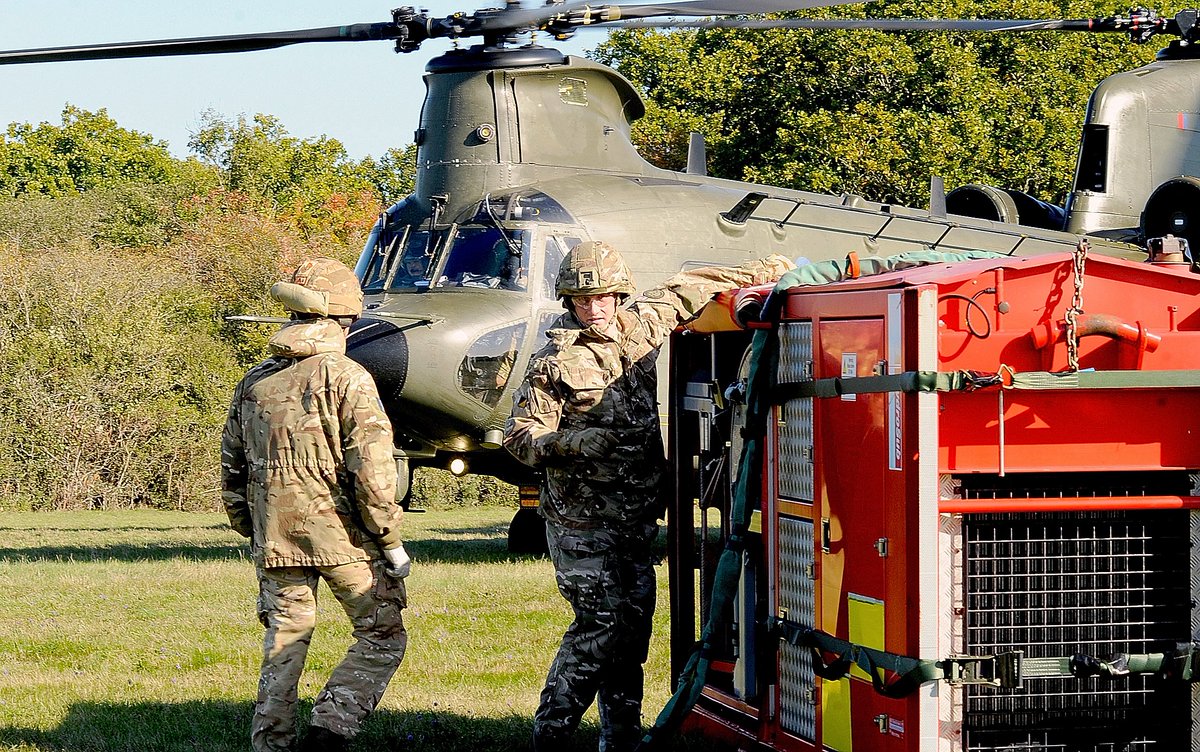 The Army and @RoyalAirForce 🚁 worked in tandem with emergency services on the Isle of Wight during Ex Resilient Vectis. When called upon, we’re ready to deploy anywhere in the UK at short notice to help. Read more 👇 army.mod.uk/news-and-event…