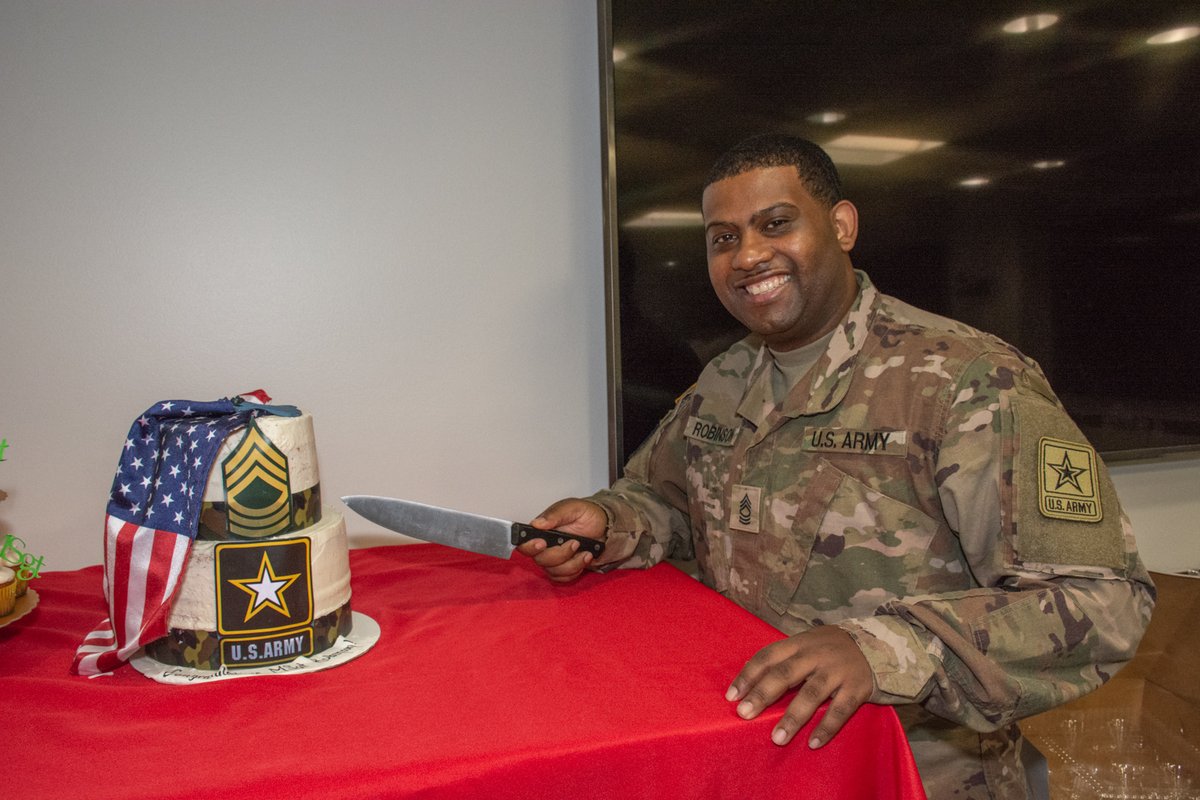 IPPSArmy's tweet photo. Congrats MSG Neal Robinson, IPPS-A Release 3 Design and Development NCO, on your promotion! #Promotion #TeamIPPSA https://t.co/eV9LaEzHc3